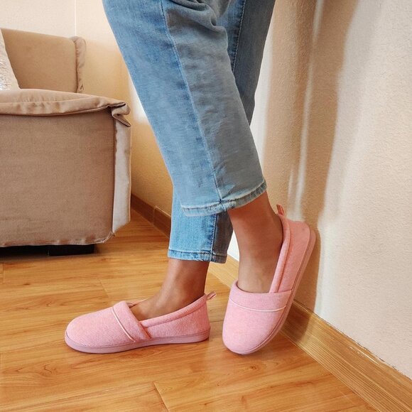 Women's Lightweight Pink Comfy Loafer Memory Foam Non Slip Slippers Boot Shoes - Picture 2 of 7